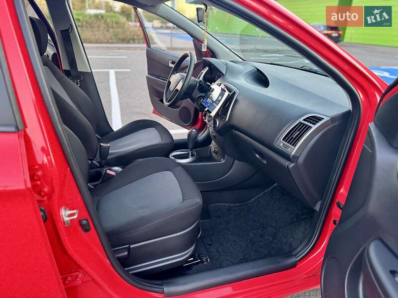 Хэтчбек Hyundai i20 2014 в Киеве фото 40 Хэтчбек Hyundai i20 2014 в Киеве