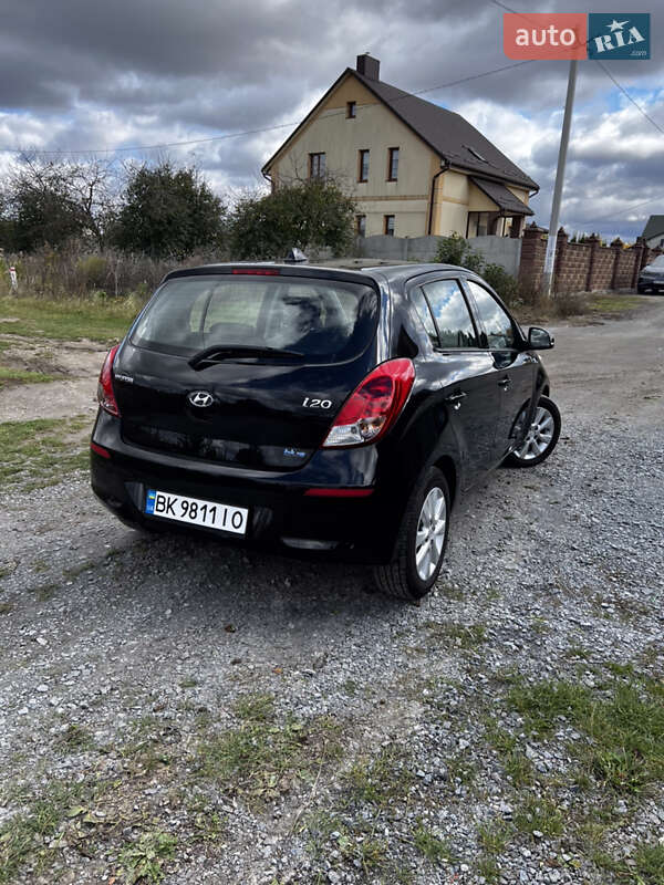 Хэтчбек Hyundai i20 2013 в Ровно