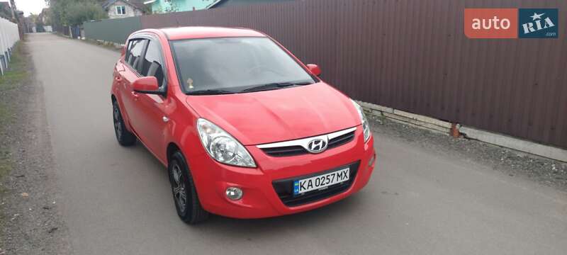 Хэтчбек Hyundai i20 2011 в 