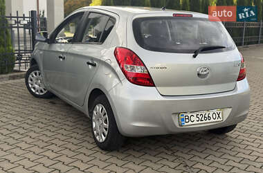 Хэтчбек Hyundai i20 2011 в 