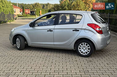 Хэтчбек Hyundai i20 2011 в 
