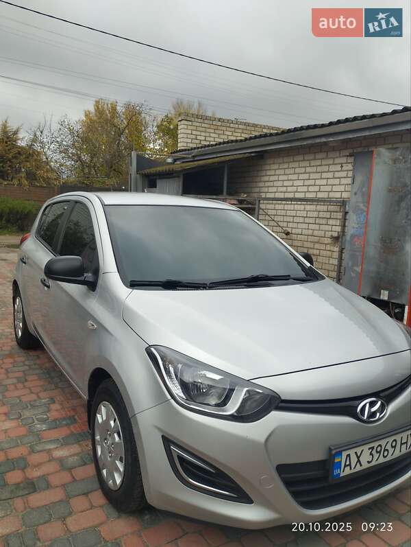 Хетчбек Hyundai i20 2012 в  фото Хетчбек Hyundai i20 2012 в