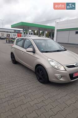 Хетчбек Hyundai i20 2012 в 