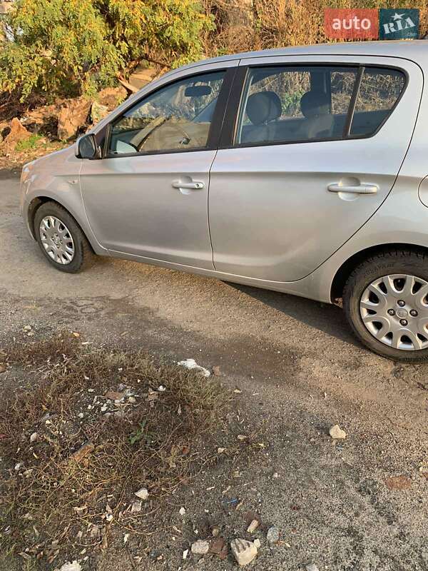 Хетчбек Hyundai i20 2010 в Харкові фото 3 Хетчбек Hyundai i20 2010 в Харкові