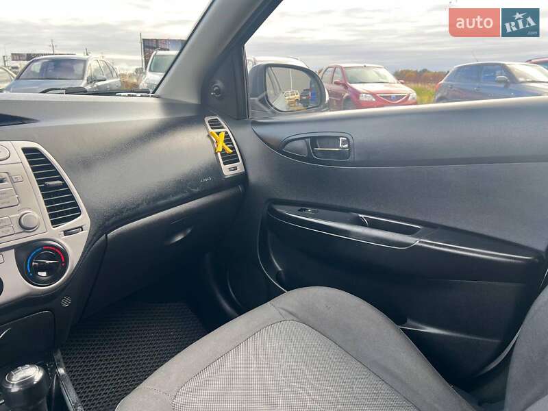 Хэтчбек Hyundai i20 2011 в Львове