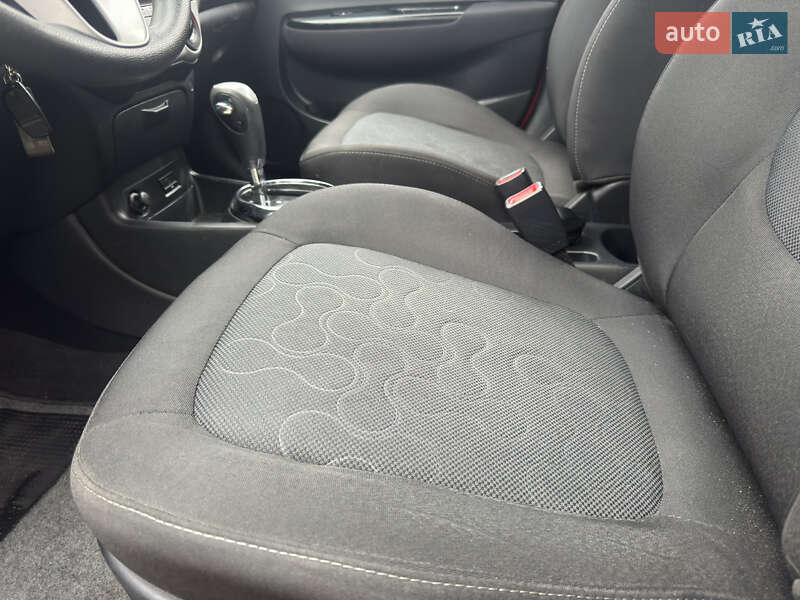 Хетчбек Hyundai i20 2012 в Києві фото 23 Хетчбек Hyundai i20 2012 в Києві