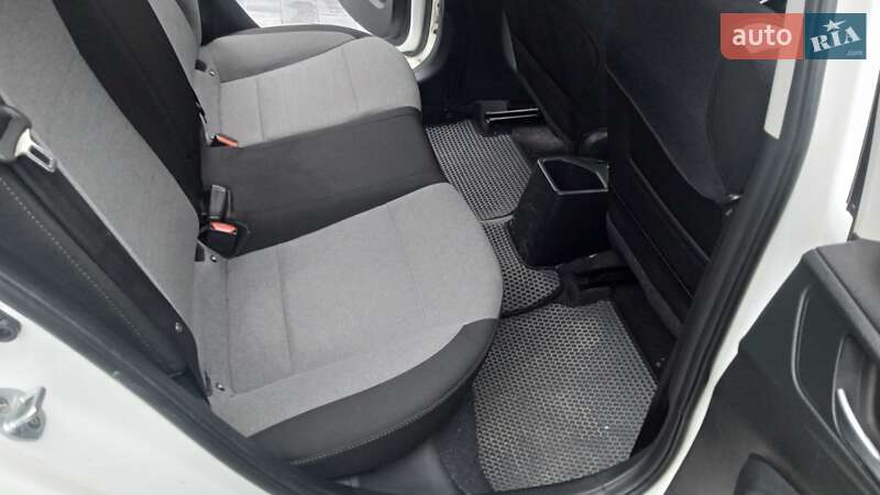 Хетчбек Hyundai i20 2016 в Хмельницькому фото 28 Хетчбек Hyundai i20 2016 в Хмельницькому