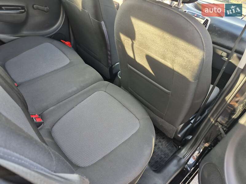 Хэтчбек Hyundai i20 2013 в Ровно фото 31 Хэтчбек Hyundai i20 2013 в Ровно