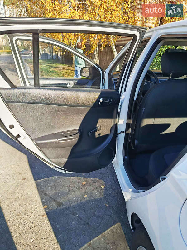 Хетчбек Hyundai i20 2013 в Одесі фото 21 Хетчбек Hyundai i20 2013 в Одесі