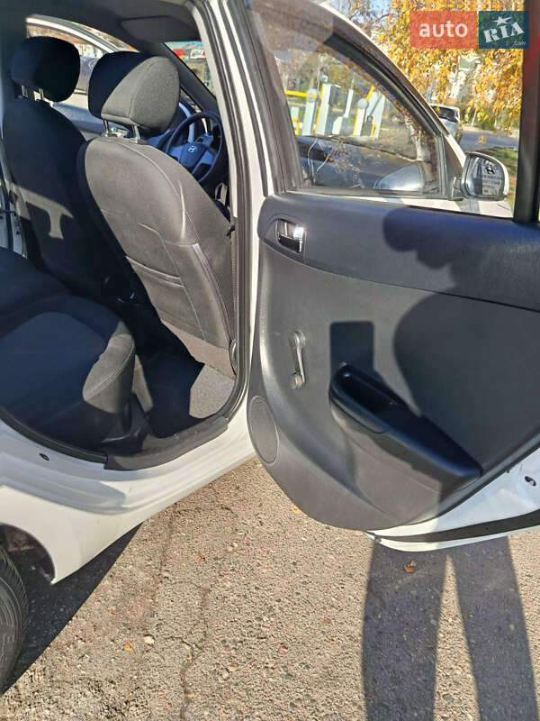 Хетчбек Hyundai i20 2013 в Одесі фото 24 Хетчбек Hyundai i20 2013 в Одесі