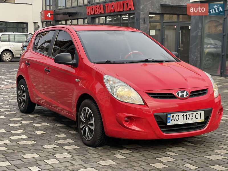 Хэтчбек Hyundai i20 2011 в Мукачево