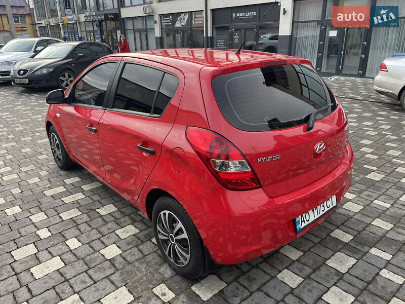 Хэтчбек Hyundai i20 2011 в Мукачево