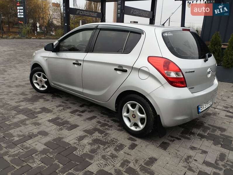 Хетчбек Hyundai i20 2011 в Кам'янець-Подільському