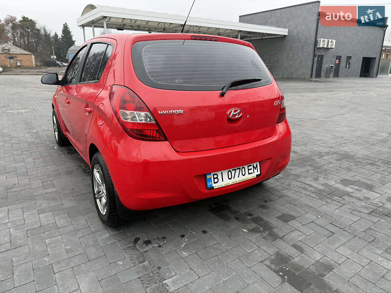 Хэтчбек Hyundai i20 2011 в Лубнах