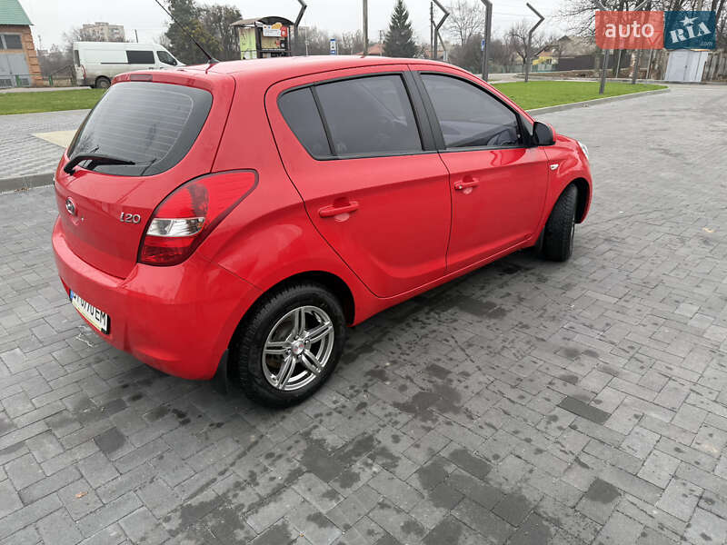 Хэтчбек Hyundai i20 2011 в Лубнах