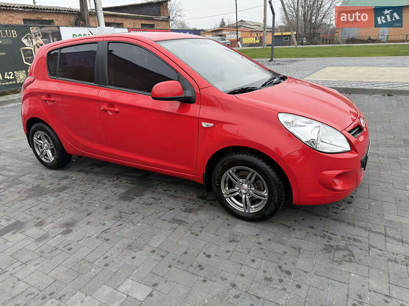 Хэтчбек Hyundai i20 2011 в Лубнах