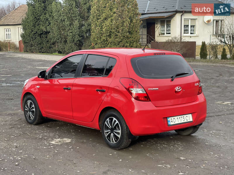 Хетчбек Hyundai i20 2011 в Мукачевому