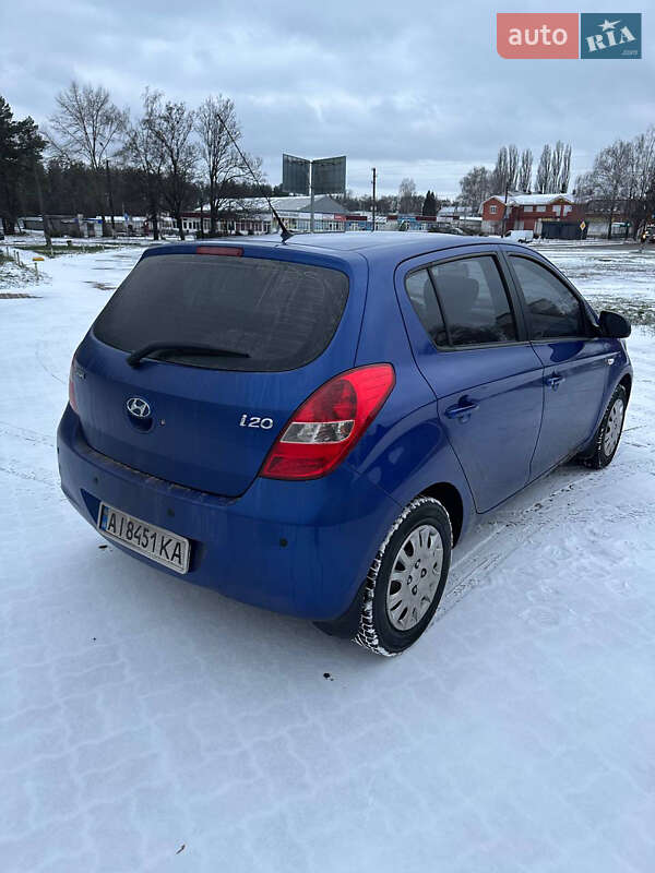 Хэтчбек Hyundai i20 2010 в Обухове