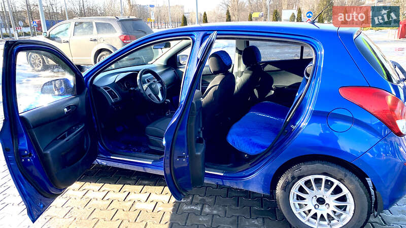 Хэтчбек Hyundai i20 2013 в Кременчуге фото 5 Хэтчбек Hyundai i20 2013 в Кременчуге
