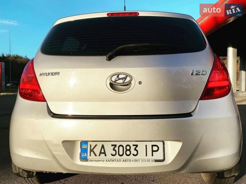 Хэтчбек Hyundai i20 2012 в Киеве