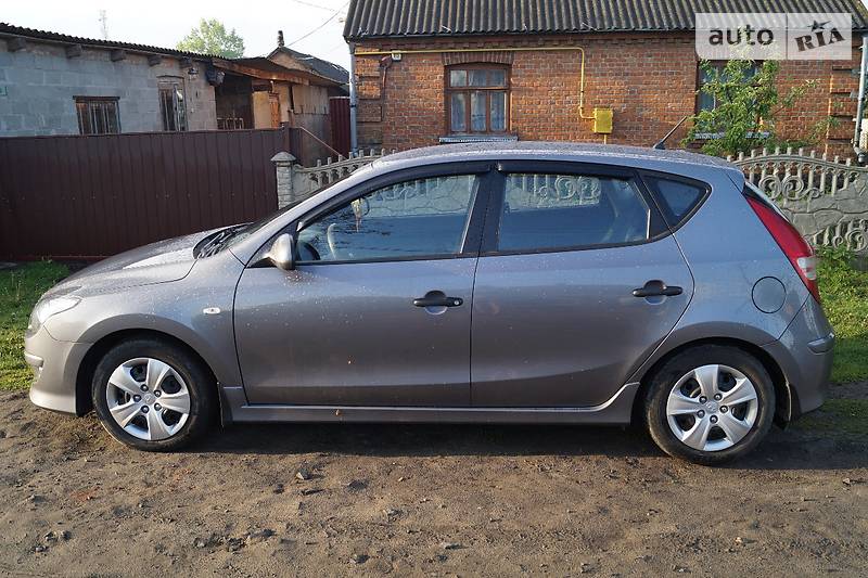 Хэтчбек Hyundai i30 2011 в Луцке