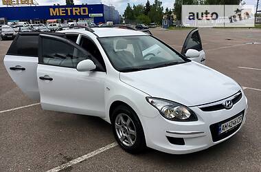 Универсал Hyundai i30 2010 в Житомире