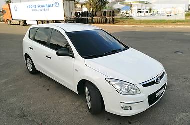 Универсал Hyundai i30 2008 в Сарнах