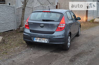 Хетчбек Hyundai i30 2009 в 