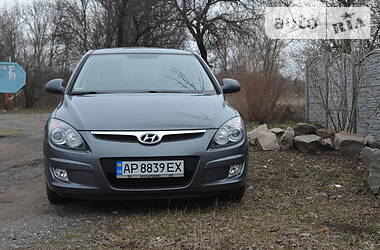 Хетчбек Hyundai i30 2009 в 