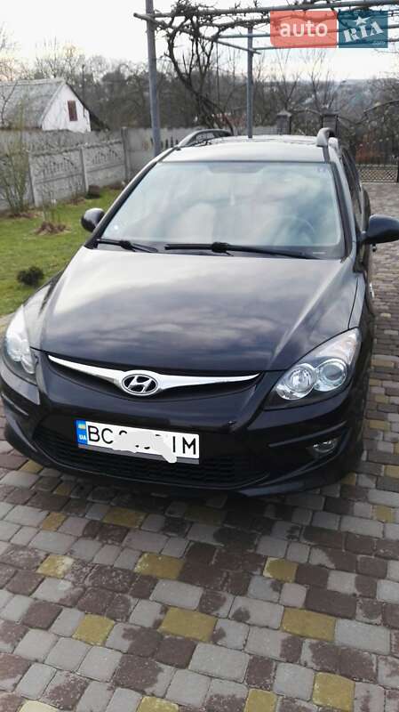 Универсал Hyundai i30 2011 в Мостиске