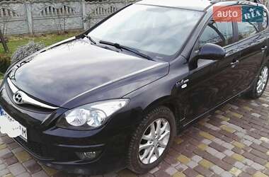 Универсал Hyundai i30 2011 в Мостиске