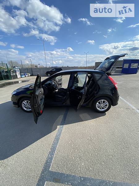 Хэтчбек Hyundai i30 2011 в Харькове