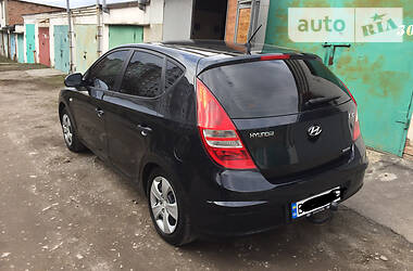 Хетчбек Hyundai i30 2010 в 