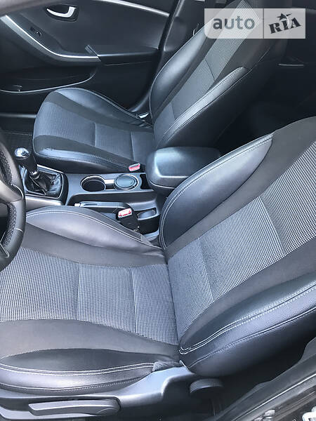 Хэтчбек Hyundai i30 2013 в Запорожье