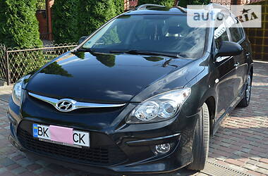 Универсал Hyundai i30 2010 в Ровно