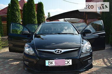 Универсал Hyundai i30 2010 в Ровно