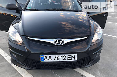Хетчбек Hyundai i30 2011 в 