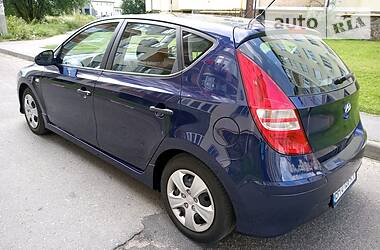 Хетчбек Hyundai i30 2010 в 