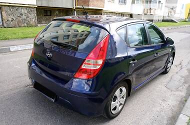 Хетчбек Hyundai i30 2010 в 