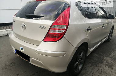 Хэтчбек Hyundai i30 2011 в Киеве