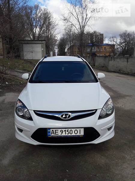 Универсал Hyundai i30 2010 в Днепре