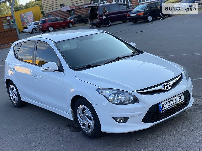 Хэтчбек Hyundai i30 2011 в Житомире