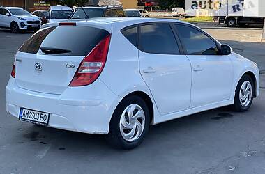 Хэтчбек Hyundai i30 2011 в Житомире