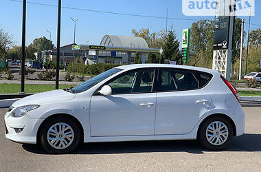 Хэтчбек Hyundai i30 2011 в Дубно