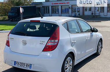 Хэтчбек Hyundai i30 2011 в Дубно