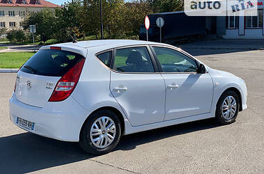 Хэтчбек Hyundai i30 2011 в Дубно