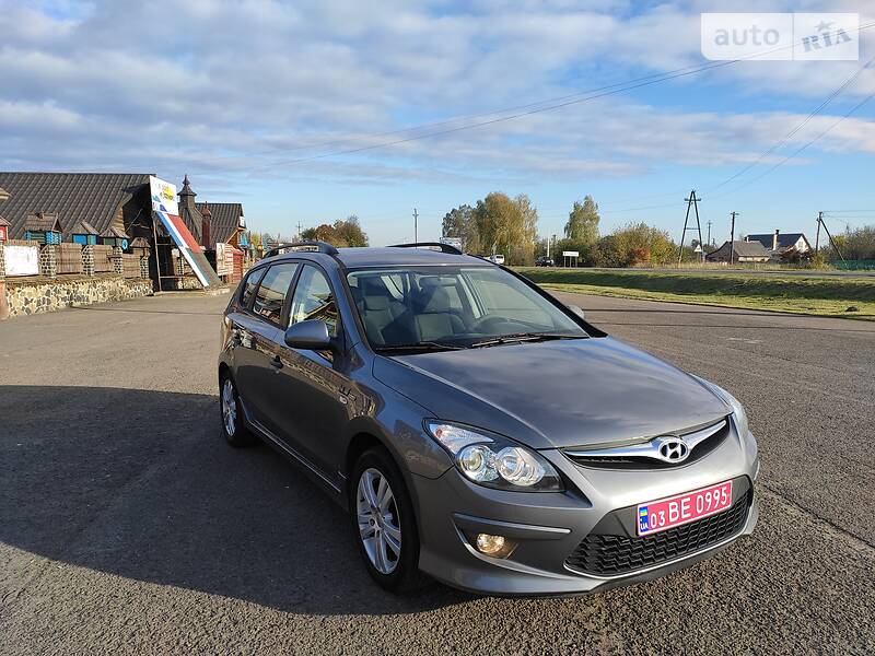 Универсал Hyundai i30 2011 в Ровно