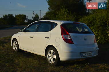 Хэтчбек Hyundai i30 2010 в 