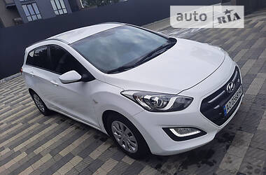 Универсал Hyundai i30 2016 в Ужгороде