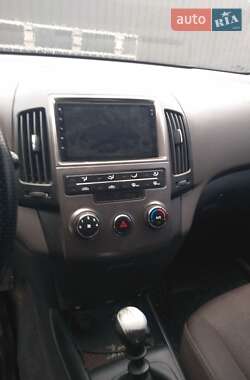 Хетчбек Hyundai i30 2008 в 